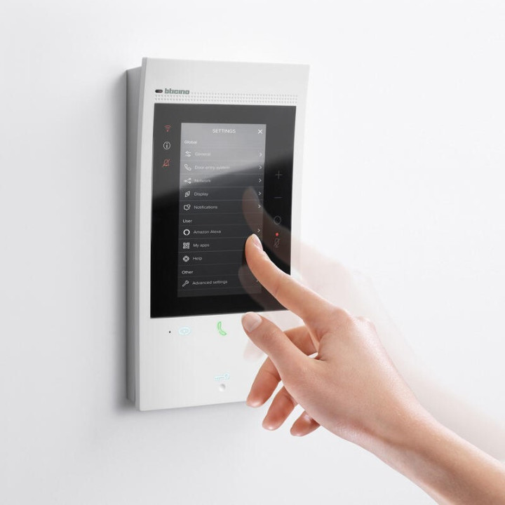 Bticino - Kit portier connecté Classe 300EOS avec Netatmo écran de 5 pouces - Réf : BT363916