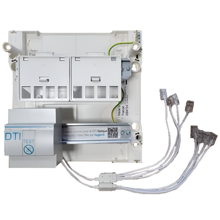 Hager - Coffret de communication éco - 8 x RJ45 Grade 2TV - Réf : TN306