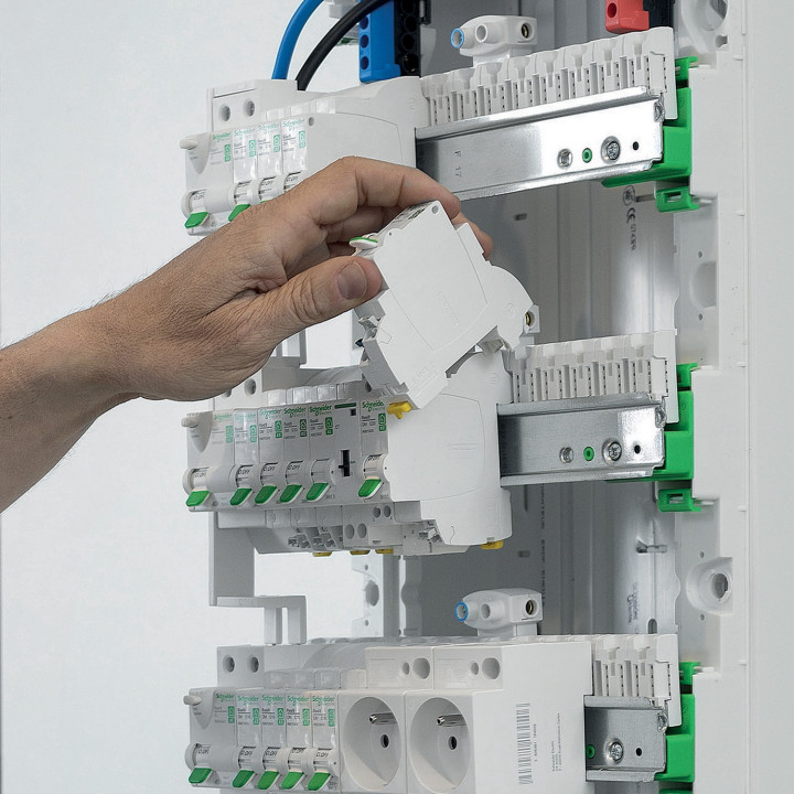 SCHNEIDER répartiteur RESI9 XE 26pas 13m avec connecteur - Réf : R9EXHC13